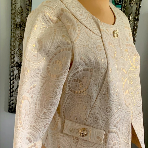 JACKET SHORT AND CLASSY. CREAM AND GOLD BROCADE SIZE PS NEW - Picture 3 of 6